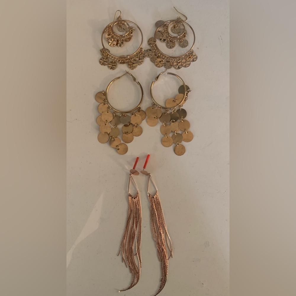Set of 3 pairs of Boho Earrings, good condition! Golds
